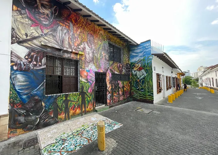 Casa colonial en pleno centro histórico de Cali- Se alquila la casa entera para 10 o 11 personas o por habitaciones