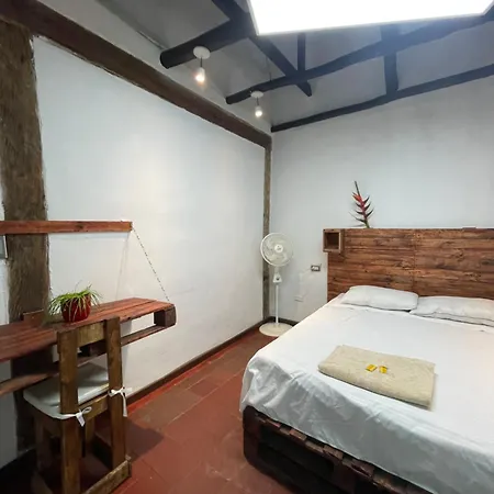 Hostal Chontaduro Casa Colonial En Pleno Centro Historico De Cali- Se Alquila La Casa Entera Para 12 O 13 Personas O Por Habitaciones Exterior photo
