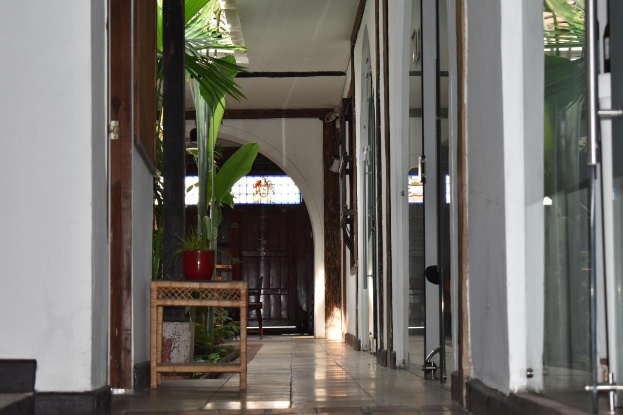 Chontaduro Casa Colonial En Pleno Centro Historico De Cali- Se Alquila La Casa Entera 12 O 13 Personas O Por *