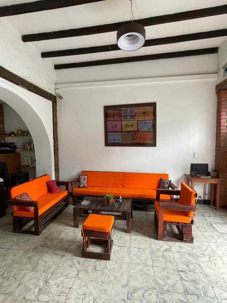 Chontaduro Casa Colonial En Pleno Centro Historico De Cali- Se Alquila La Casa Entera 12 O 13 Personas O Por