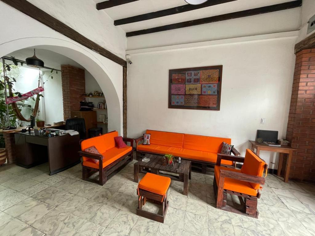 Chontaduro Casa Colonial En Pleno Centro Historico De Cali- Se Alquila La Casa Entera 12 O 13 Personas O Por Privatunterkunft *