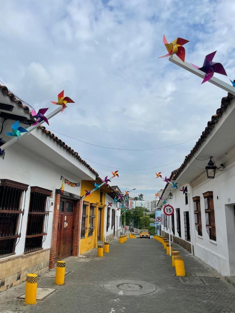 Privatunterkunft Chontaduro Casa Colonial En Pleno Centro Historico De Cali- Se Alquila La Casa Entera 12 O 13 Personas O Por
