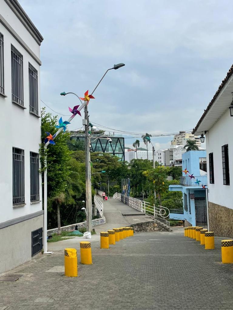 Privatunterkunft Chontaduro Casa Colonial En Pleno Centro Historico De Cali- Se Alquila La Casa Entera 12 O 13 Personas O Por Cali