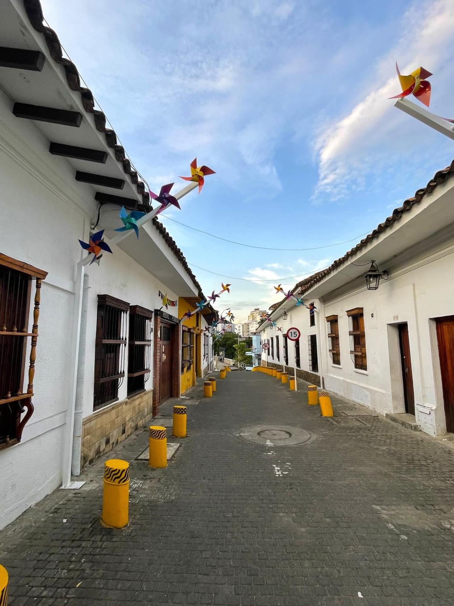 Chontaduro Casa Colonial En Pleno Centro Historico De Cali- Se Alquila La Casa Entera 12 O 13 Personas O Por * Cali