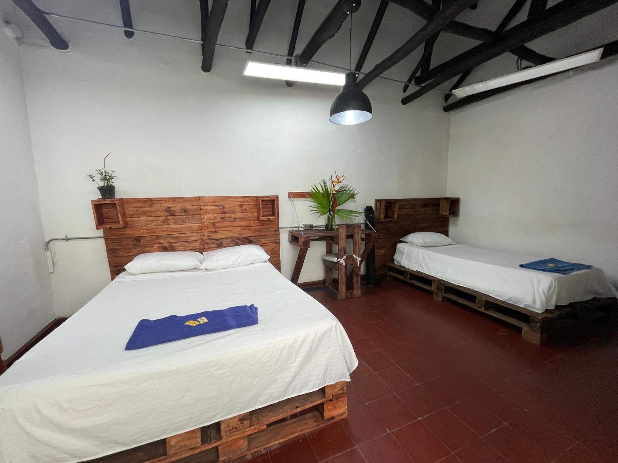 Privatunterkunft Chontaduro Casa Colonial En Pleno Centro Historico De Cali- Se Alquila La Casa Entera 12 O 13 Personas O Por