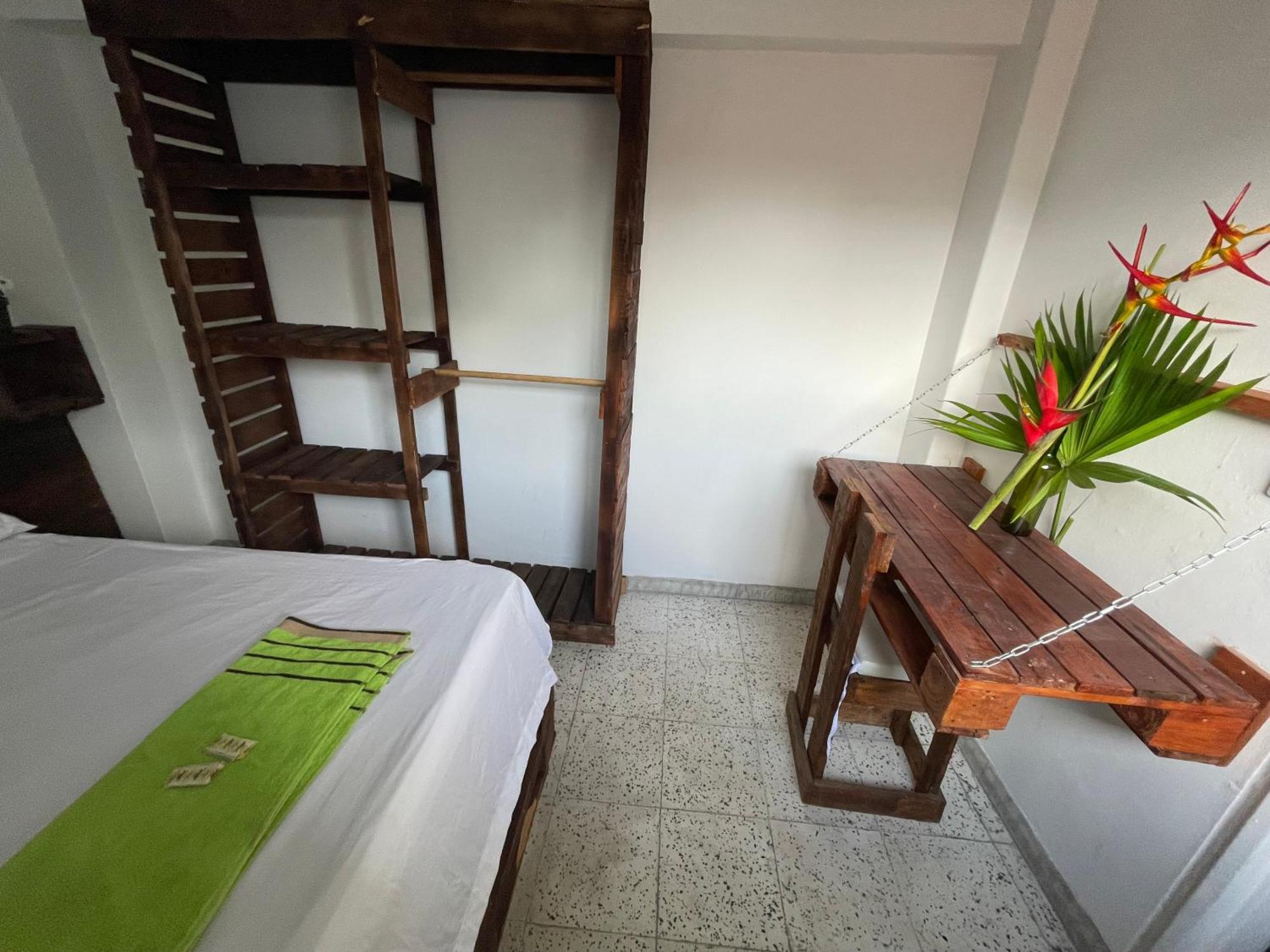 Chontaduro Casa Colonial En Pleno Centro Historico De Cali- Se Alquila La Casa Entera 12 O 13 Personas O Por