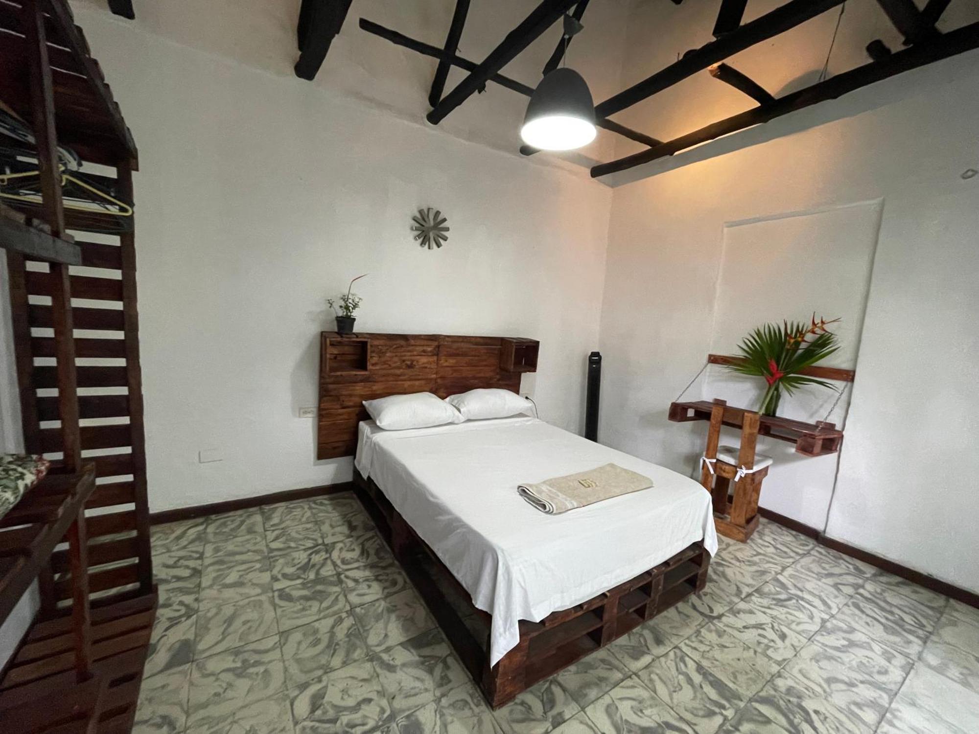 Chontaduro Casa Colonial En Pleno Centro Historico De Cali- Se Alquila La Casa Entera 12 O 13 Personas O Por * Cali